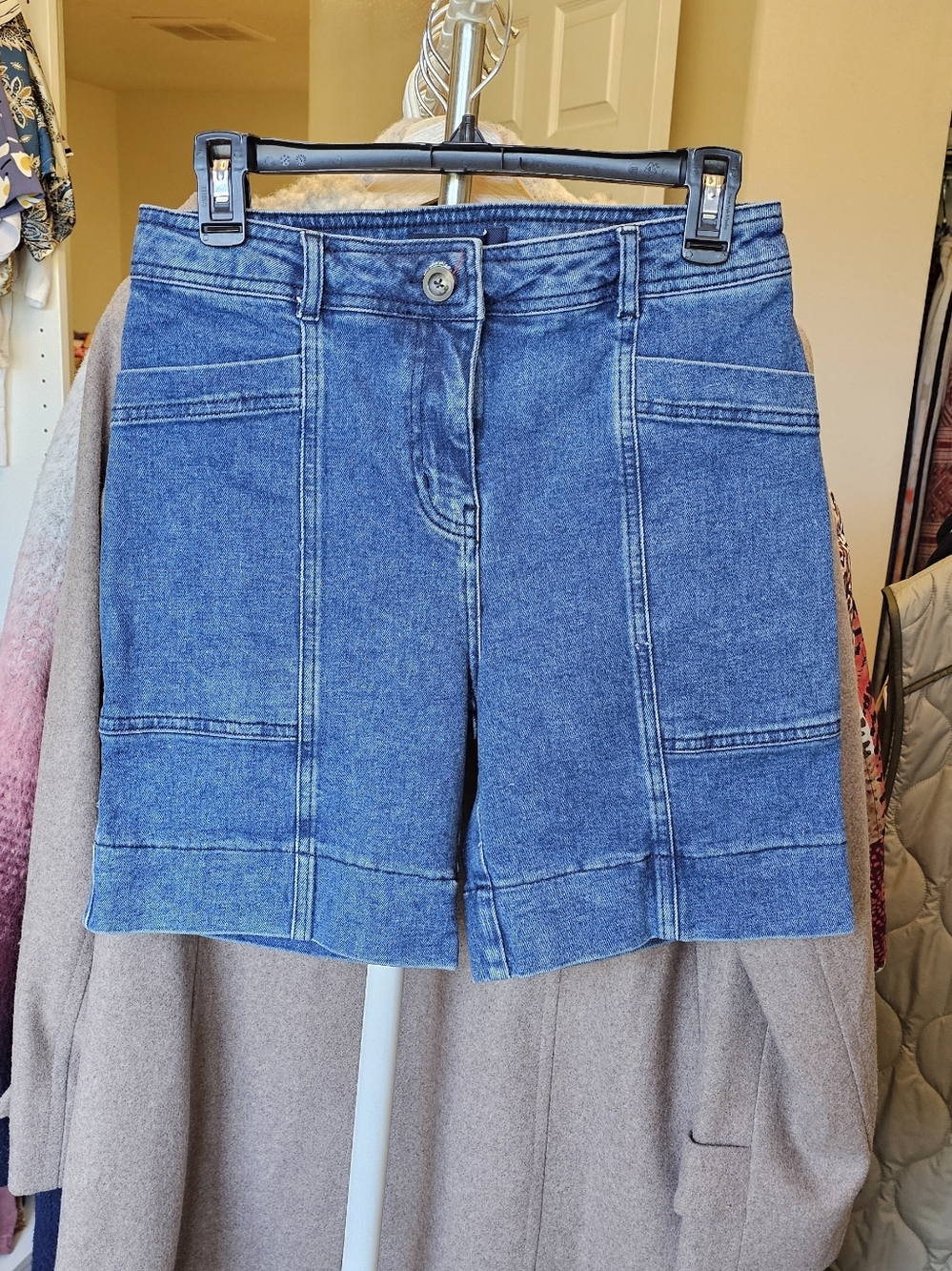 Boden Blue Panel-pockets Denim Shorts. Size 4